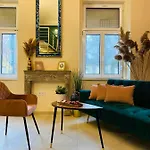 Delux Center -