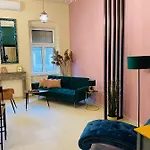 Delux Center -