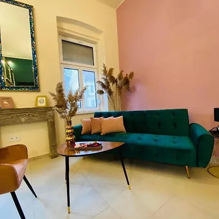 Delux Center -